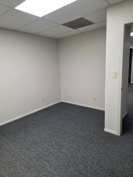 More Photos Of 35585 Curtis Blvd, Eastlake Light Distribution For Lease