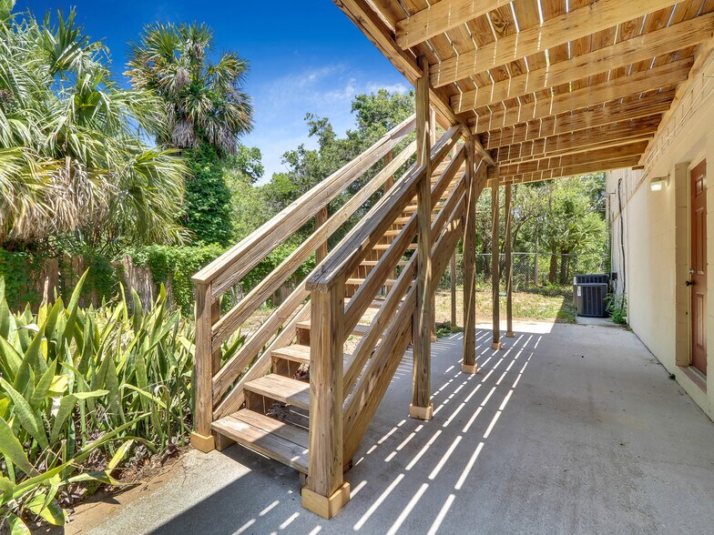 More Photos Of 1055 27th Ave SW, Vero Beach Flex For Sale