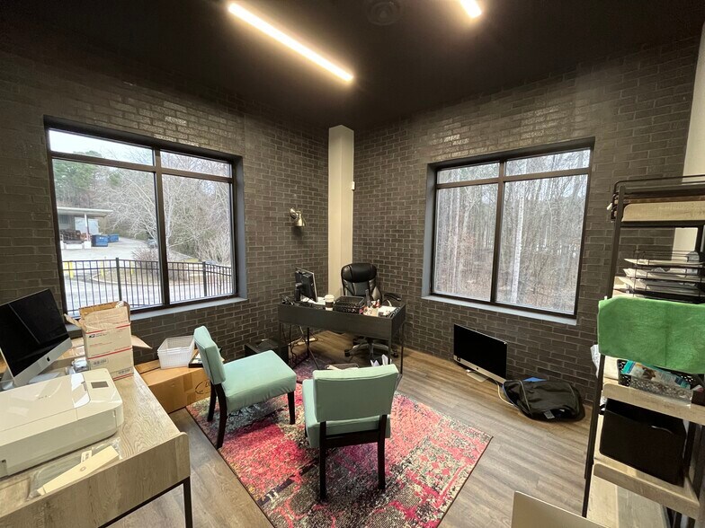 More Photos Of 4550 Preslyn Dr, Raleigh Light Distribution For Sale