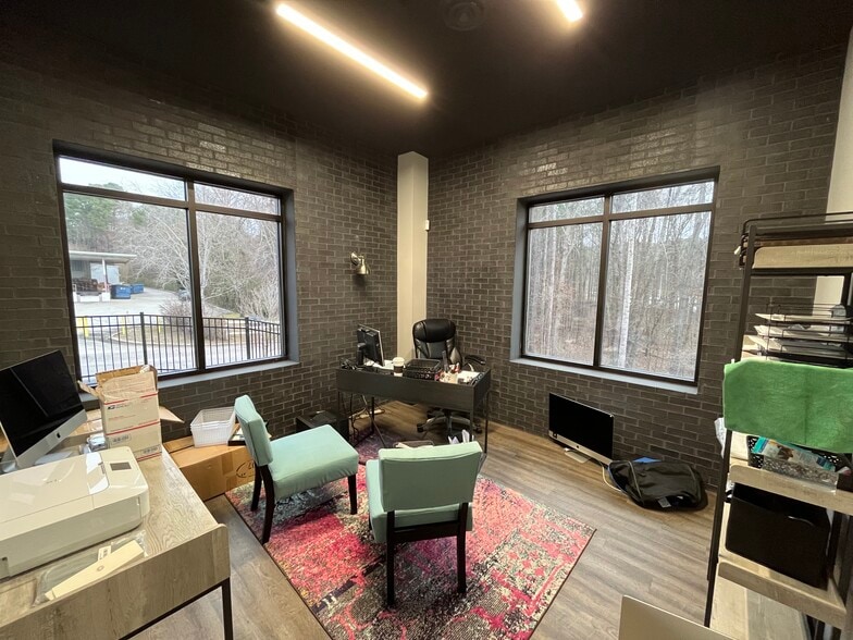 More Photos Of 4550 Preslyn Dr, Raleigh Light Distribution For Sale