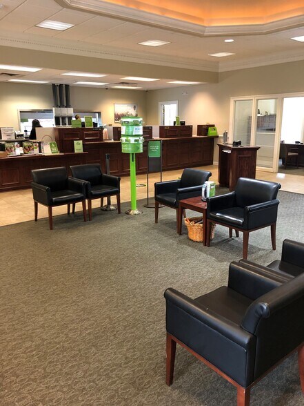 More Photos Of 3020 Kirby Whitten Rd, Memphis Bank For Sale
