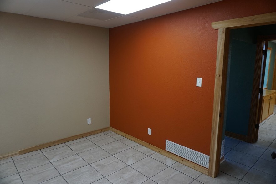 More Photos Of 902 Kck Way, Cedar Hill Distribution For Sale
