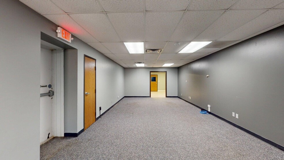 More Photos Of 2109 N Yellowood Ave, Broken Arrow Light Distribution For Lease