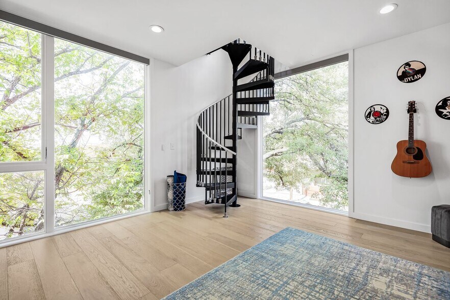 More Photos Of 2208 Lake Austin Blvd, Austin Office Residential For Sale