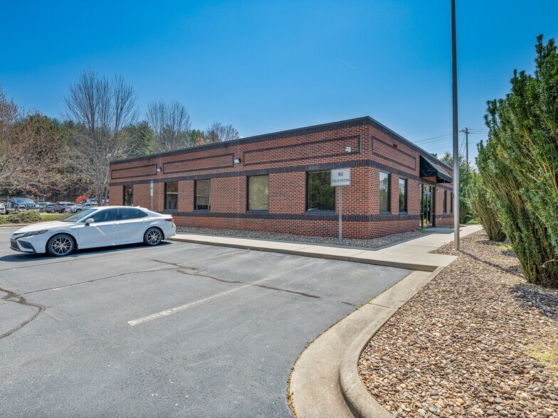 More Photos Of 786 Dogwood Rd, Asheville Office Residential For Sale