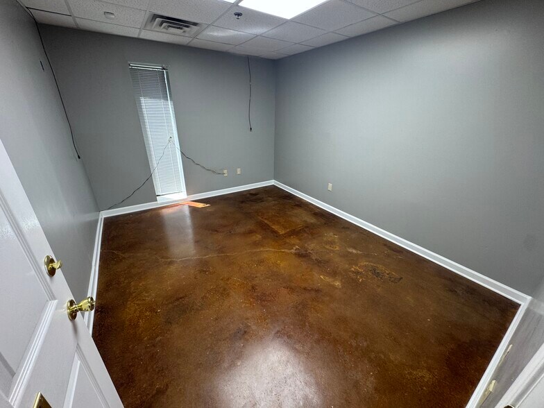 More Photos Of 310 Moore Ln, Collierville Warehouse For Lease