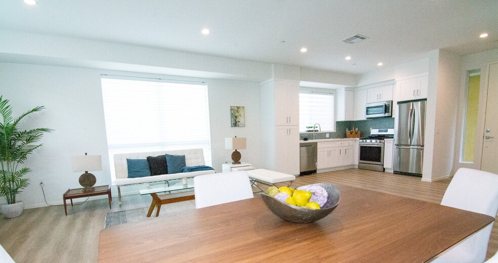 More Photos Of 2006 S Corning St, Los Angeles Apartments For Sale