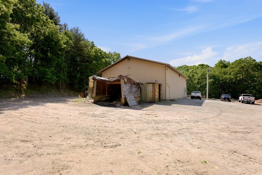 More Photos Of 86 Eastman St, Mansfield Specialty For Sale