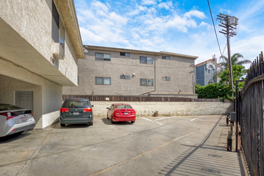More Photos Of 3346 S Canfield Ave, Los Angeles Apartments For Sale