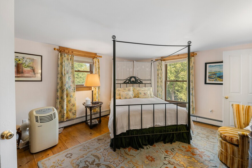 More Photos Of 32 Maple St, Andover Hospitality For Sale