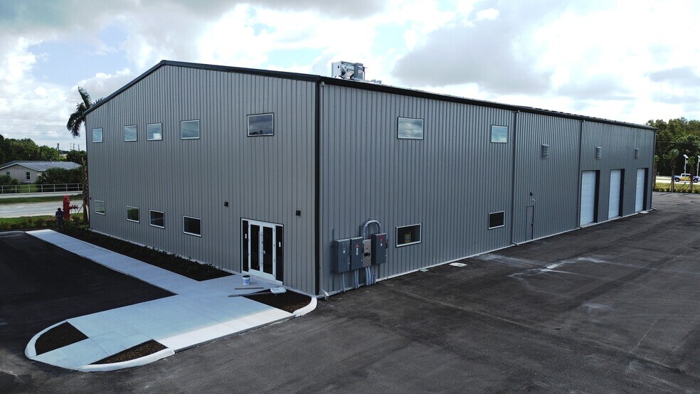 Primary Photo Of 3625 Ironbridge Blvd, Fort Myers Warehouse For Sale