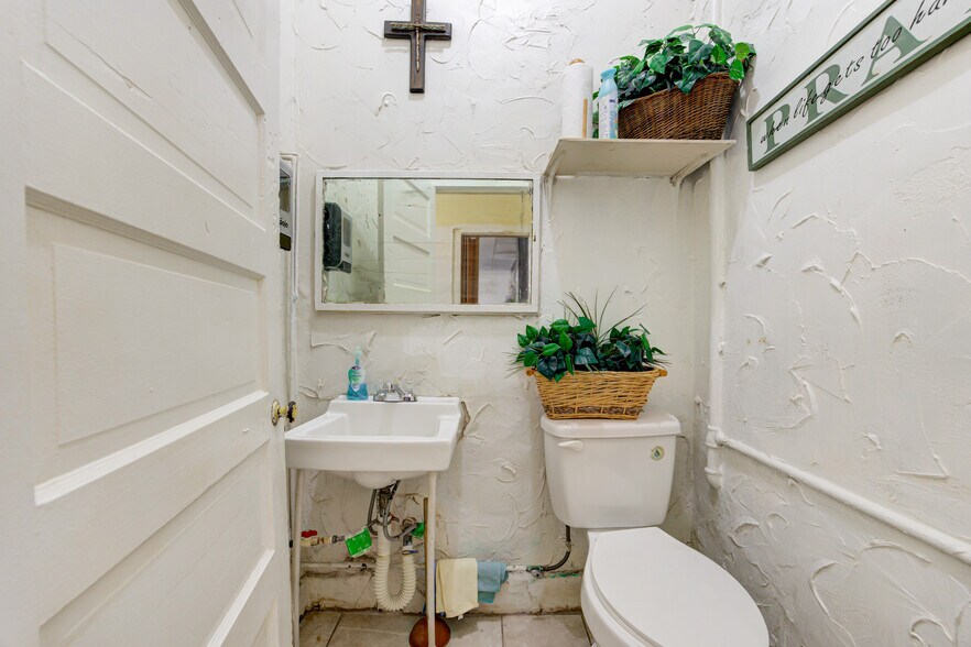 More Photos Of 1923 N Lottie Ave, Oklahoma City Storefront For Sale