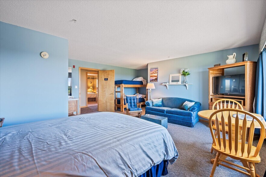 More Photos Of 341 US Route 1, Weston Hotel For Lease