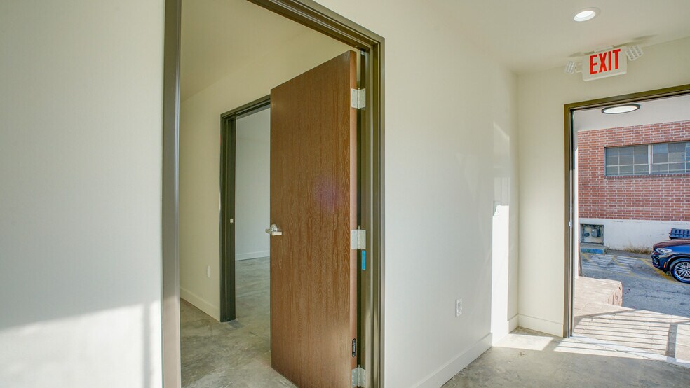 More Photos Of 2431 Eads St, Los Angeles Warehouse For Lease