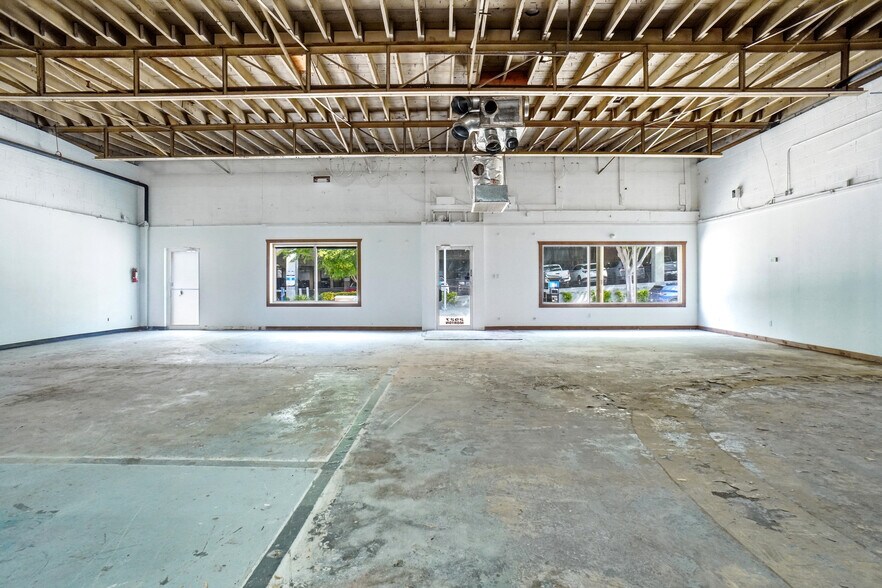 More Photos Of 2927 Morton St, Fort Worth Storefront For Lease