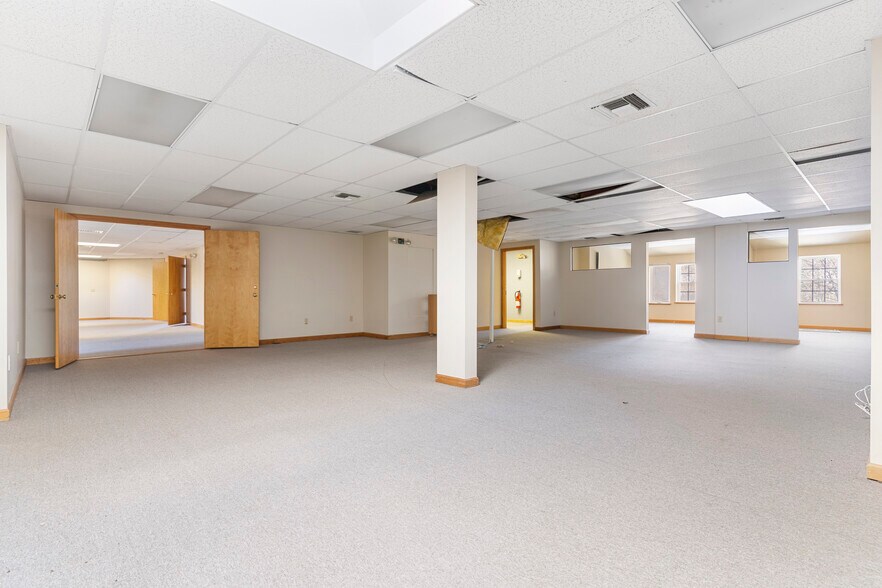 More Photos Of 128 Litchfield Rd, New Milford Medical For Sale