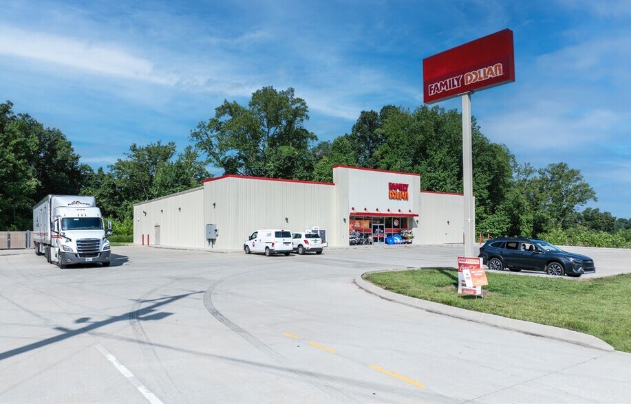 More Photos Of 7755 US-27 Hwy, Burnside Freestanding For Sale