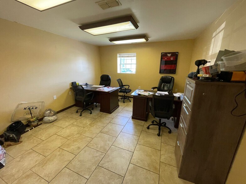 More Photos Of 4712 Old Tampa Hwy, Kissimmee Warehouse For Lease
