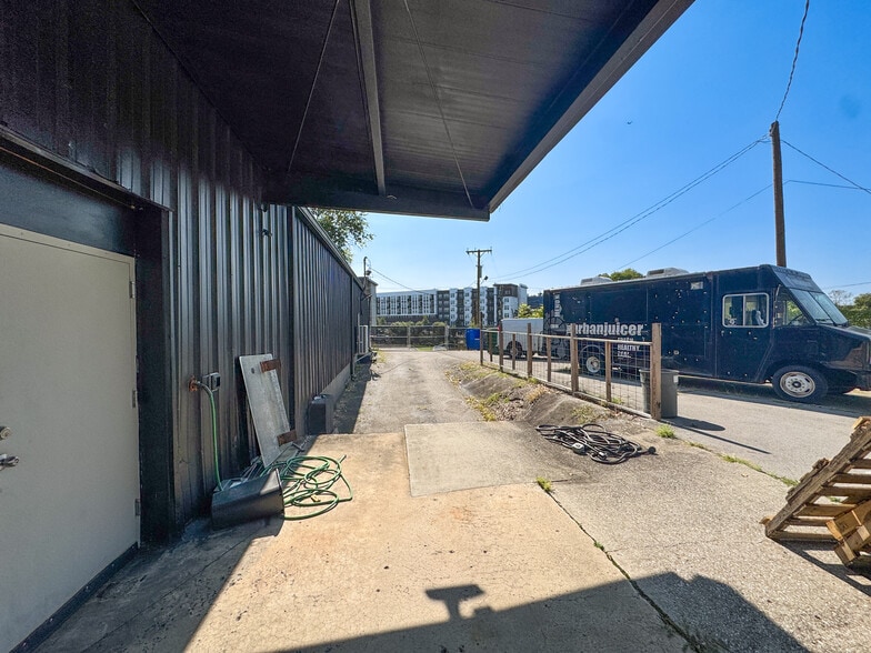 More Photos Of 2110 Carson St, Nashville Warehouse For Lease