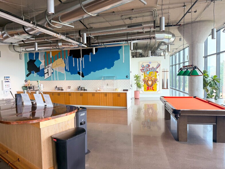 More Photos Of 910 John St, Columbus Office For Lease