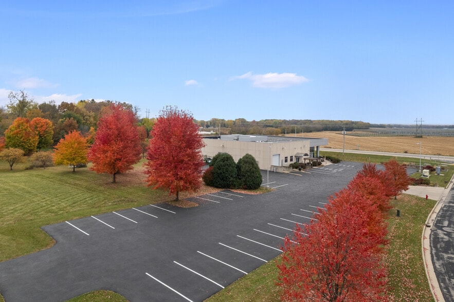More Photos Of 600 Kenseth Way, Cambridge General Retail For Sale