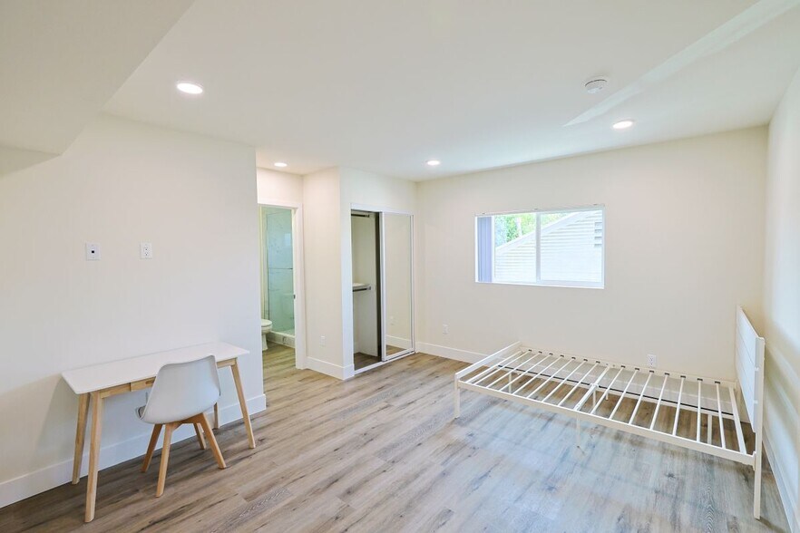 More Photos Of 1237 W 25th St, Los Angeles Apartments For Sale