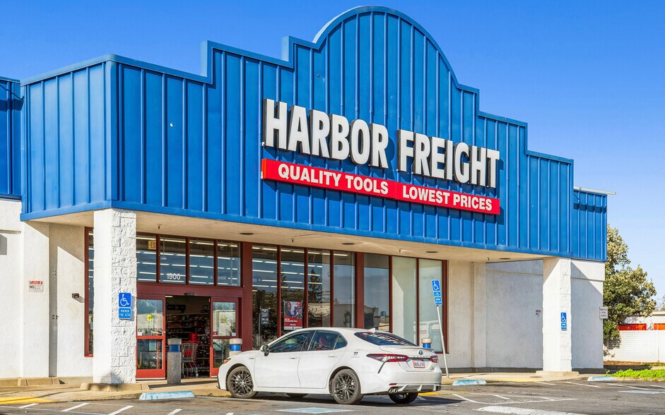 More Photos Of 1900 Howe Ave, Sacramento Freestanding For Sale