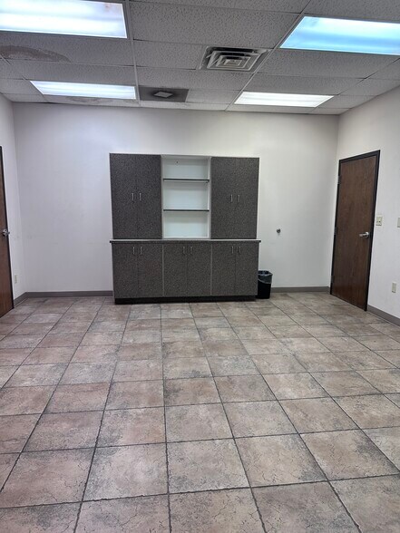 More Photos Of 4809 W Loop 289, Lubbock Warehouse For Lease