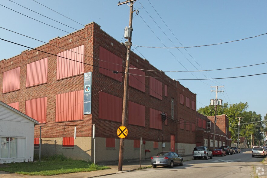 Primary Photo Of 1502 Beeler St, New Albany Manufacturing For Sale
