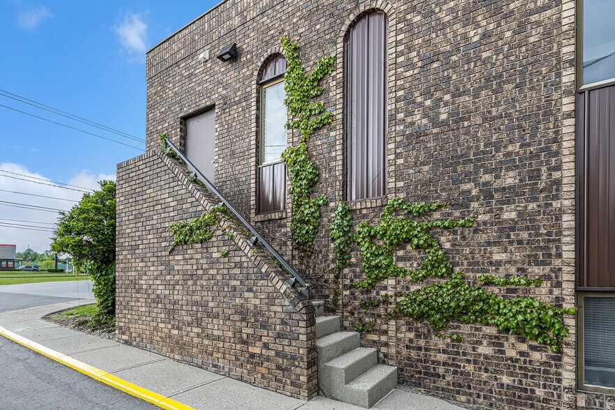 More Photos Of 1350 E M 21, Owosso Medical For Sale