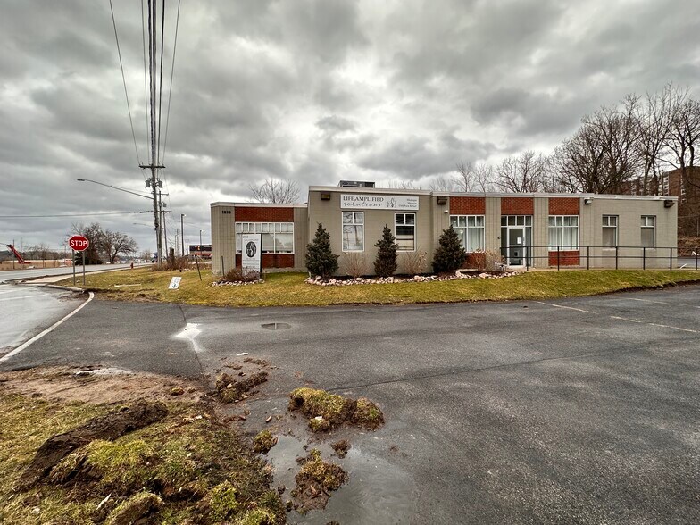 More Photos Of 1810 Erie Blvd E, Syracuse Office For Sale