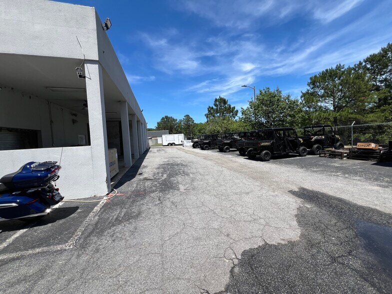 More Photos Of 6 Gateway Blvd W, Savannah Auto Dealership For Lease