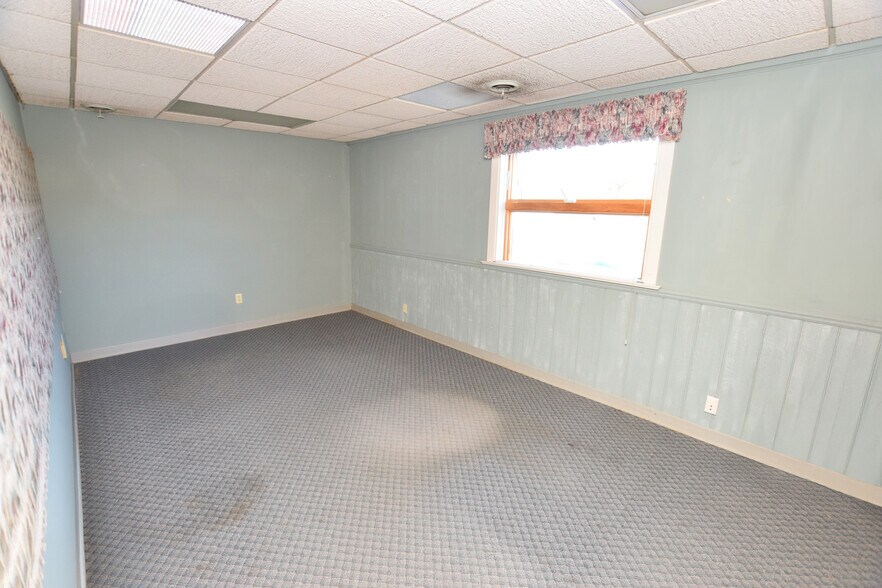 More Photos Of 320 E Grand Blanc Rd, Grand Blanc Office For Lease