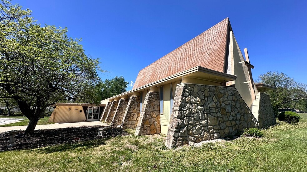 More Photos Of 7300 Nieman Rd, Shawnee Specialty For Sale