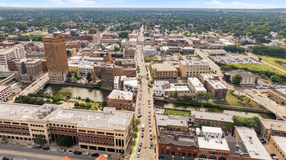 More Photos Of 31 W Downer Pl, Aurora Office For Sale