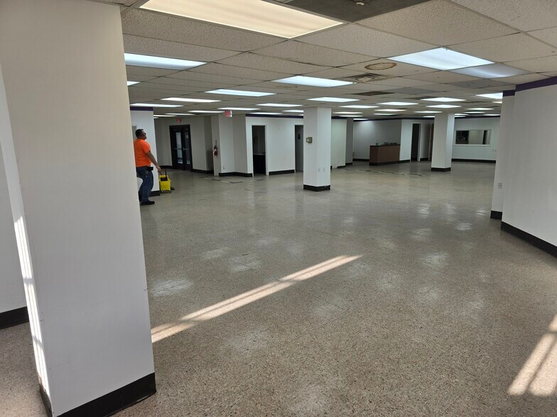 More Photos Of 91-195 Concord Plz, Saint Louis General Retail For Lease