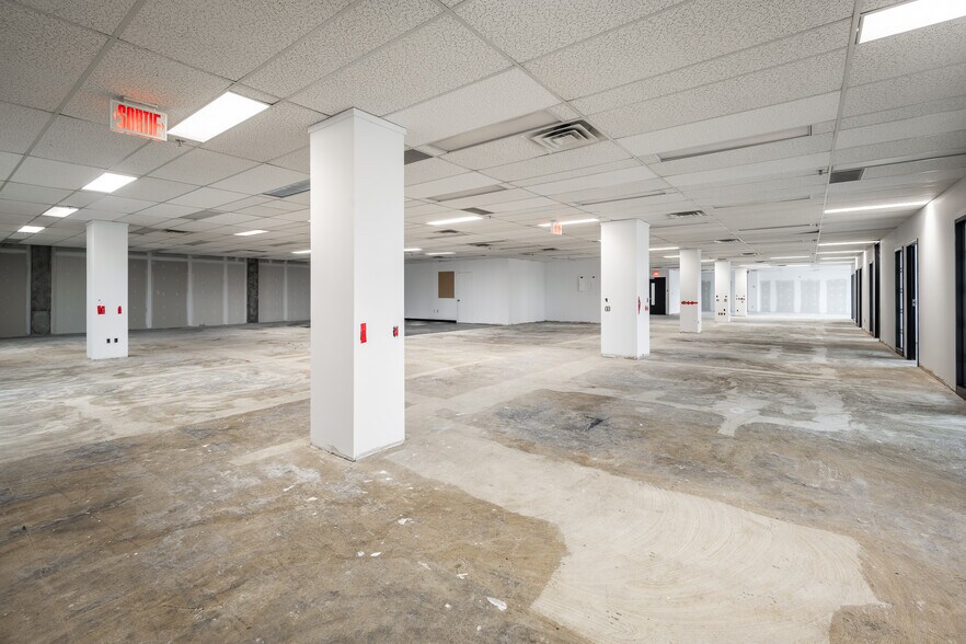 More Photos Of 8000 Boul Décarie, Montréal Office For Lease