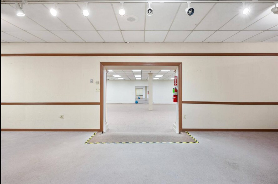 More Photos Of 1511 NW Cache Rd, Lawton General Retail For Sale