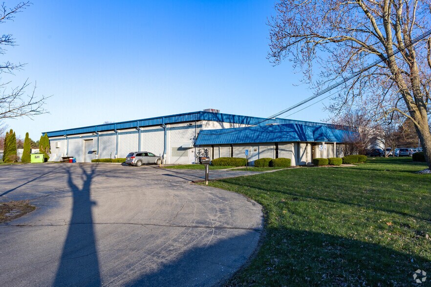 More Photos Of 10375 Dixie Hwy, Davisburg Manufacturing For Lease