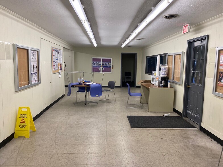 More Photos Of 1155 S Gloster St, Tupelo Flex For Sale