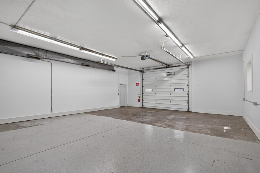 More Photos Of 908 N 4th St, Ames Warehouse For Lease