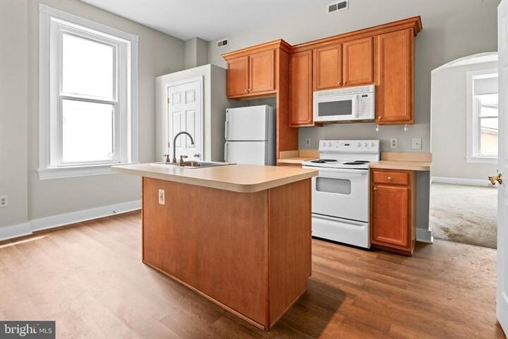 More Photos Of 2112 Fleet St, Baltimore Bar For Sale