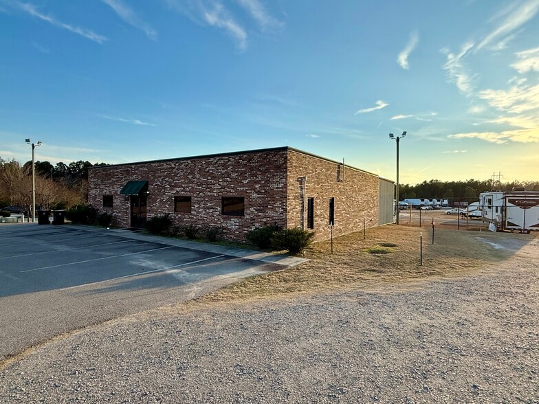 More Photos Of 142 Aqua Shed Ct, Aberdeen Flex For Lease