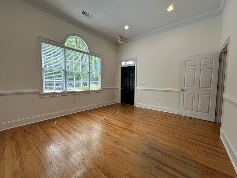 More Photos Of 2255 Sewell Mill Rd NE, Marietta Office For Lease