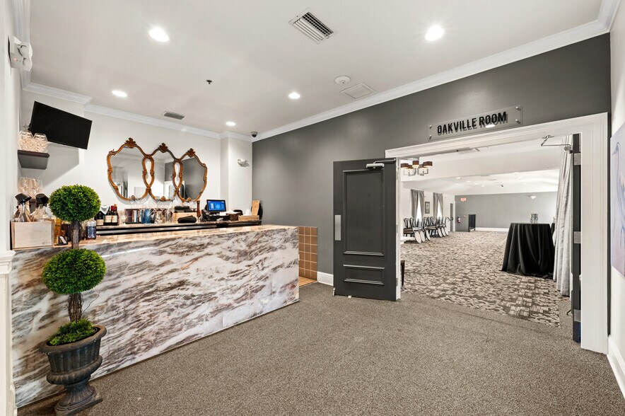 More Photos Of 655 2nd Ave S, Saint Petersburg Restaurant For Sale