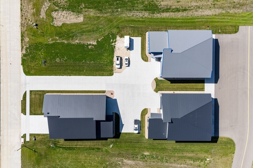 More Photos Of 530 Aircom Dr, Marion Airplane Hangar For Sale