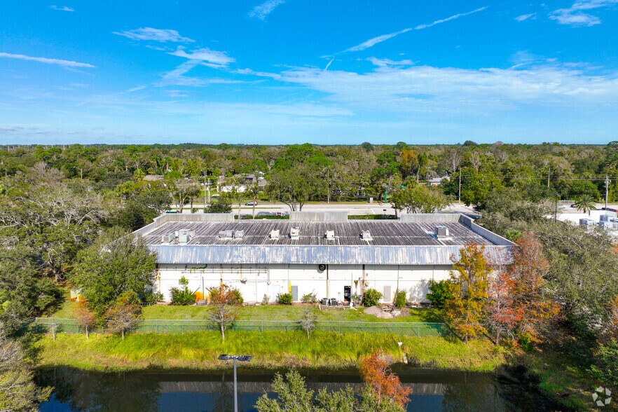 More Photos Of 5445 20th St, Vero Beach Unknown For Lease