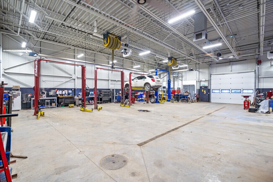 More Photos Of 2202 50 Av, Lloydminster Auto Dealership For Sale