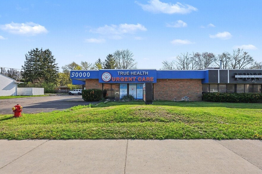 More Photos Of 30000 Orchard Lake Rd, Farmington Medical For Lease