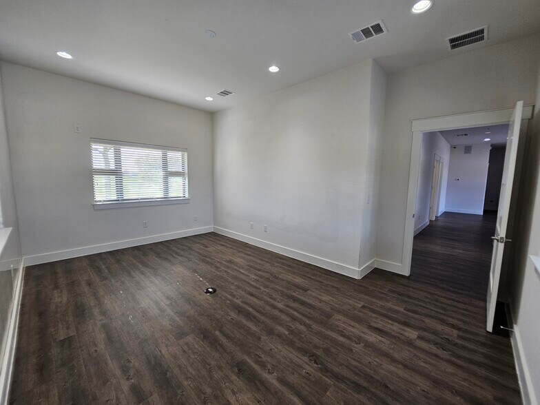 More Photos Of 230 Klattenhoff Ln, Hutto Office For Lease